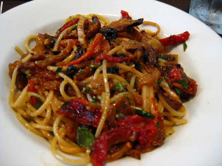 Spaghetti oven roasted tomatoes, caramelized fennel, chilies, bread crumbs, olive oil & garlic sauce (vegetarian)